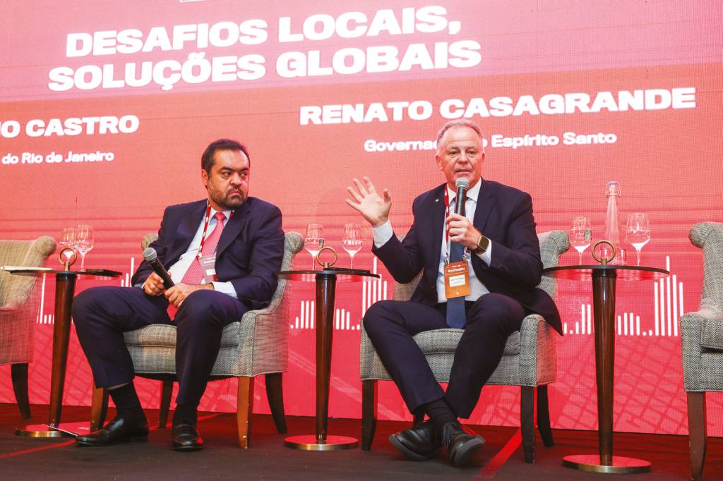4-(menor)-St-Regis—Money-Report-1284.jpg Cláudio Castro (à esq.), governador do Rio de Janeiro, e Casagrande, governador do Espírito Santo: a União deve ajudar na segurança