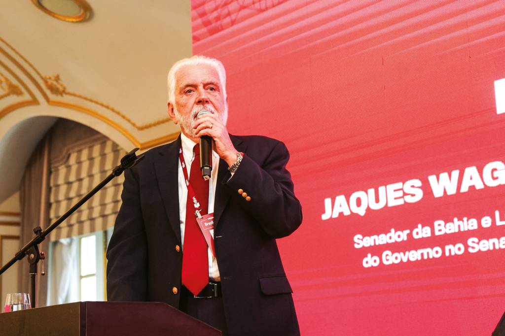 5-(menor)-St-Regis—Money-Report-816.jpg Wagner: o líder do governo no Senado adverte que o fim do centro político representa uma ameaça à própria democracia brasileira