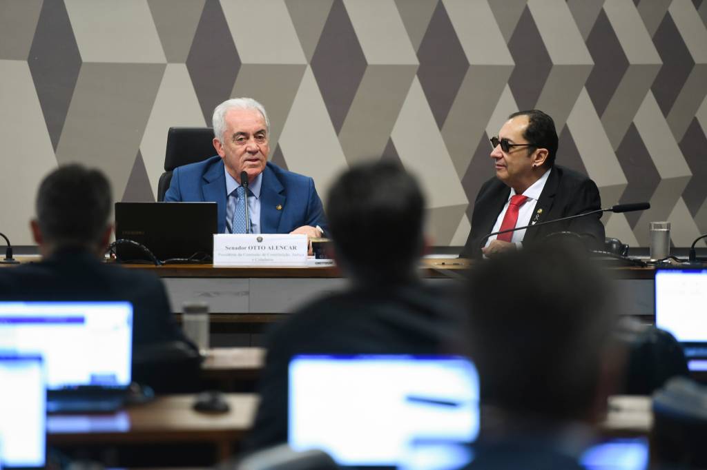 Oposição inclui voto impresso no Código Eleitoral e CCJ do Senado aprova