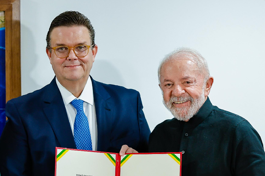 O novo ministro da Previdência Social, Wolney Queiroz, ao lado de Lula