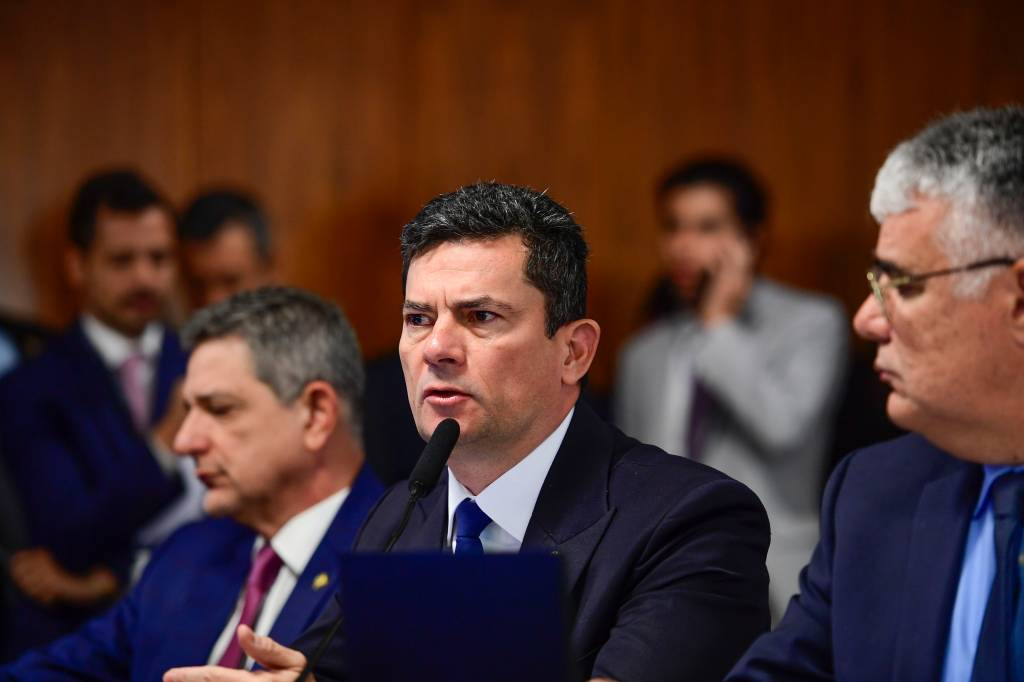 Ministro bate boca com Moro em audiência no Senado sobre fraudes do INSS