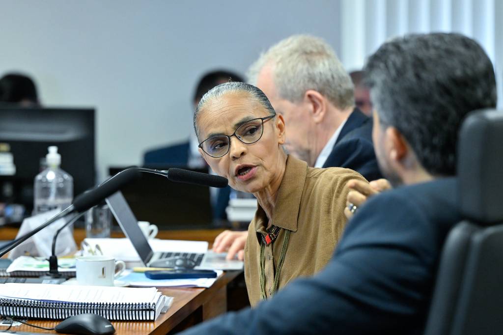 54549156868_1eabefa08b_k Marina Silva discute com o presidente da Comissão de Serviços de Infraestrutura do Senado, Marcos Rogério