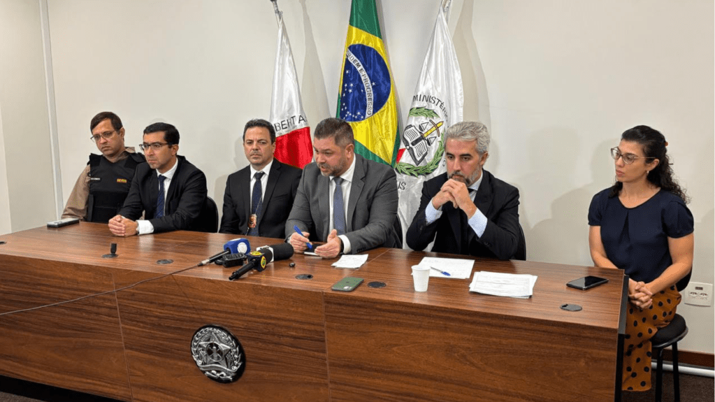 Coletiva de imprensa do MP com a PC de MG sobre adolescente de 14 anos morta em escola particular de Uberaba Coletiva de imprensa do MP com a PC de MG sobre adolescente de 14 anos morta em escola particular de Uberaba