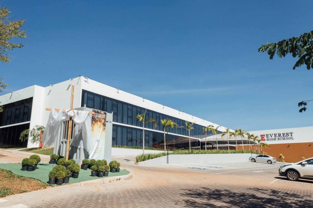 Impasse entre investidor e religiosos tira selo global de escola católica