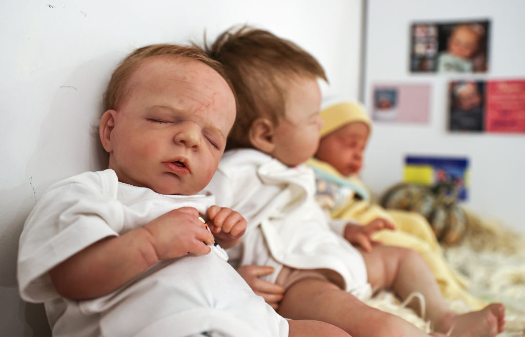 Bebês reborn: bonecos realistas podem ser feitos sob encomenda, de acordo com as especificações dos compradores