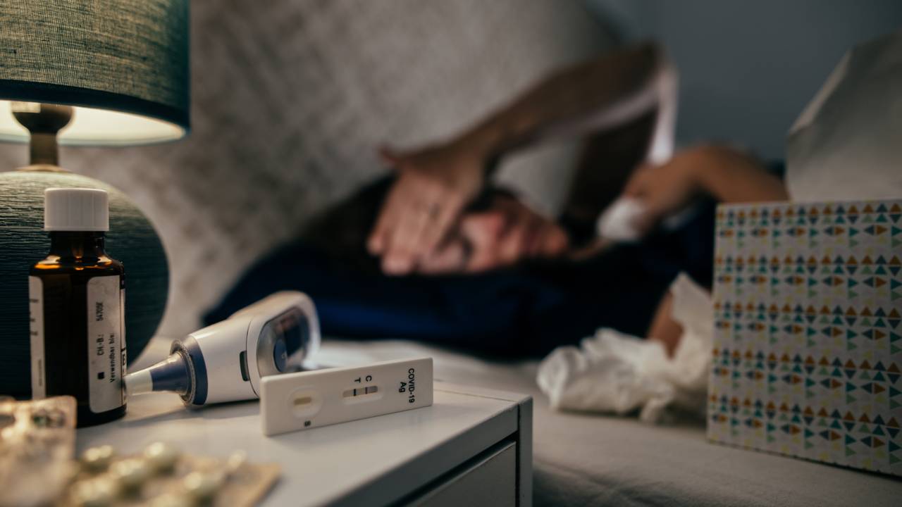 CUIDADOS - Importância de manter a vacinação em dia: um mesmo vírus pode causar sintomas leves em uma pessoa e quadro grave em outra, dependendo da idade, das comorbidades e da imunidade