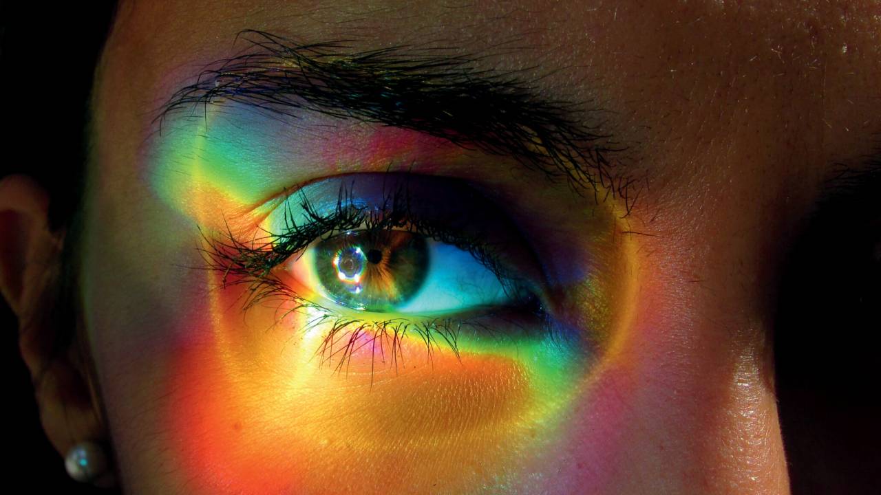 FEZ-SE A LUZ - A olo: tons inéditos de azul-esverdeado identificados no computador