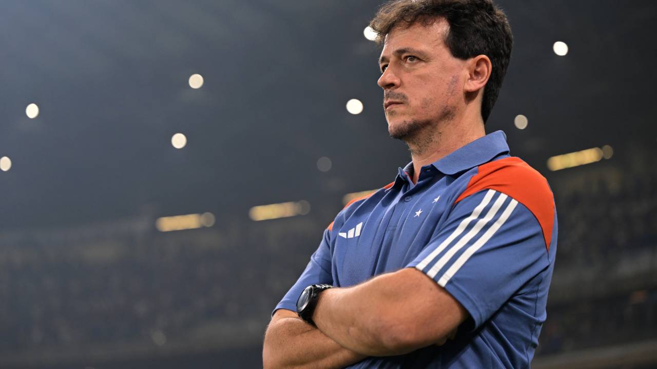 BELO HORIZONTE, BRAZIL - SEPTEMBER 26: Fernando Diniz, Head Coach of Cruzeiro reacts during the Copa CONMEBOL Sudamericana 2024 Quarterfinal Second Leg match between Cruzeiro and Libertad at Mineirao Stadium on September 26, 2024 in Belo Horizonte, Brazil. (Photo by Pedro Vilela/Getty Images)