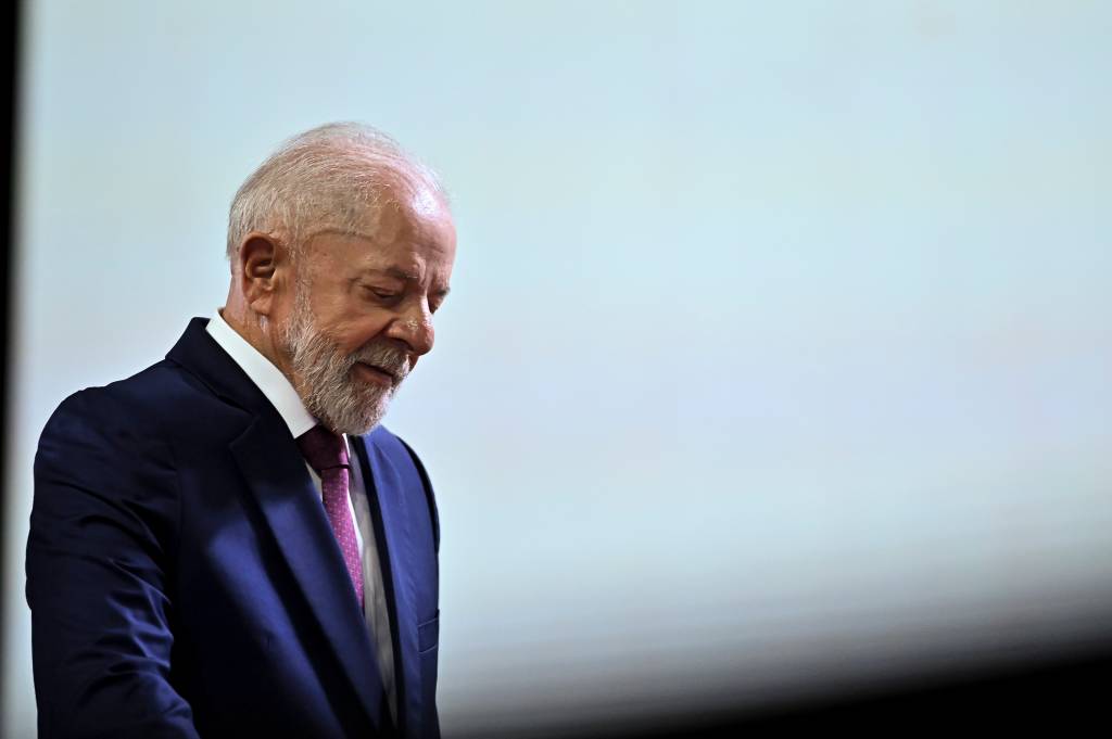 Ironia no Congresso: “E no 30º mês, o governo Lula murchou…”