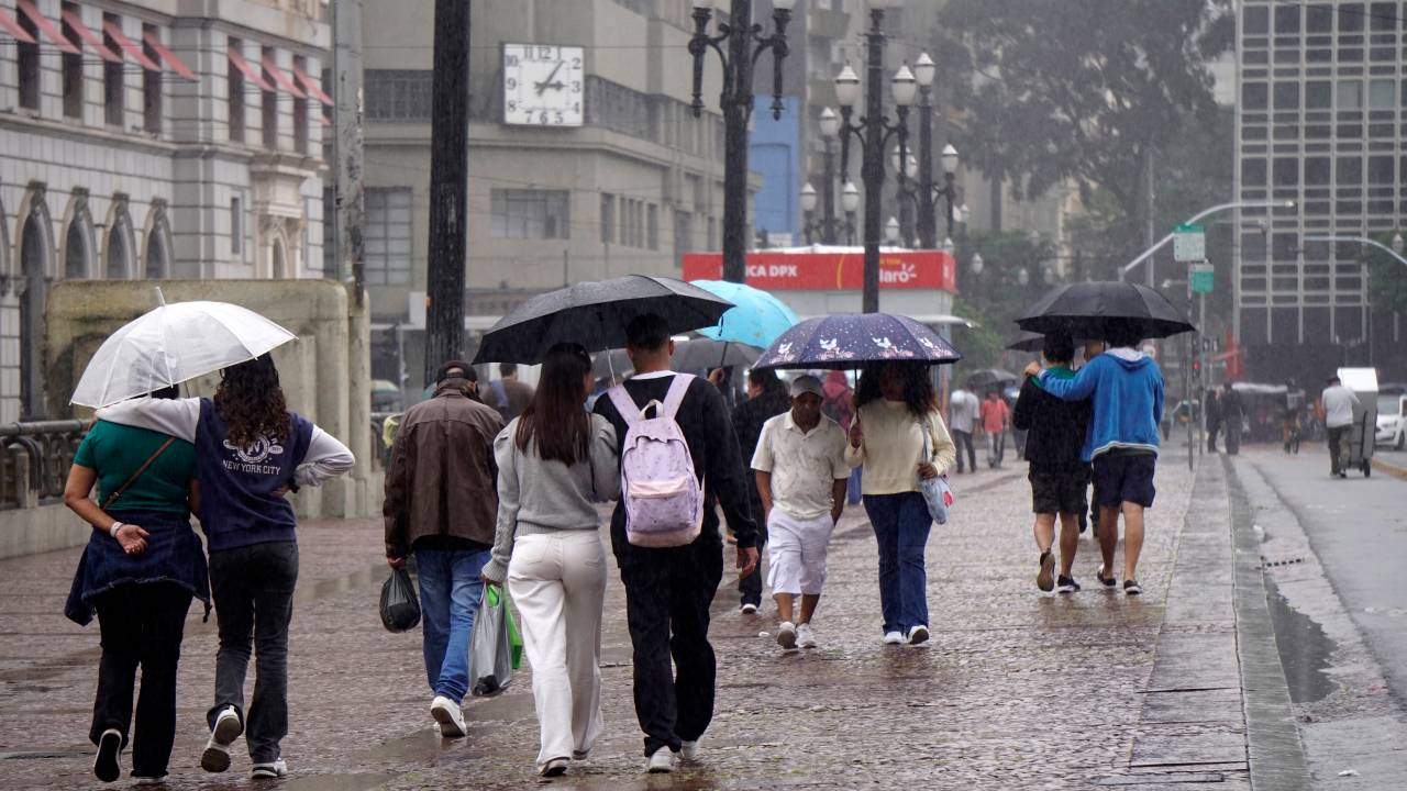 The passage of a cold air mass through the Center-South of Brazil causes a drop in temperatures and rainfall in the country's capitals over the weekend. The cold front is expected to intensify starting tomorrow. (Photo by Cris Faga/NurPhoto via Getty Images)