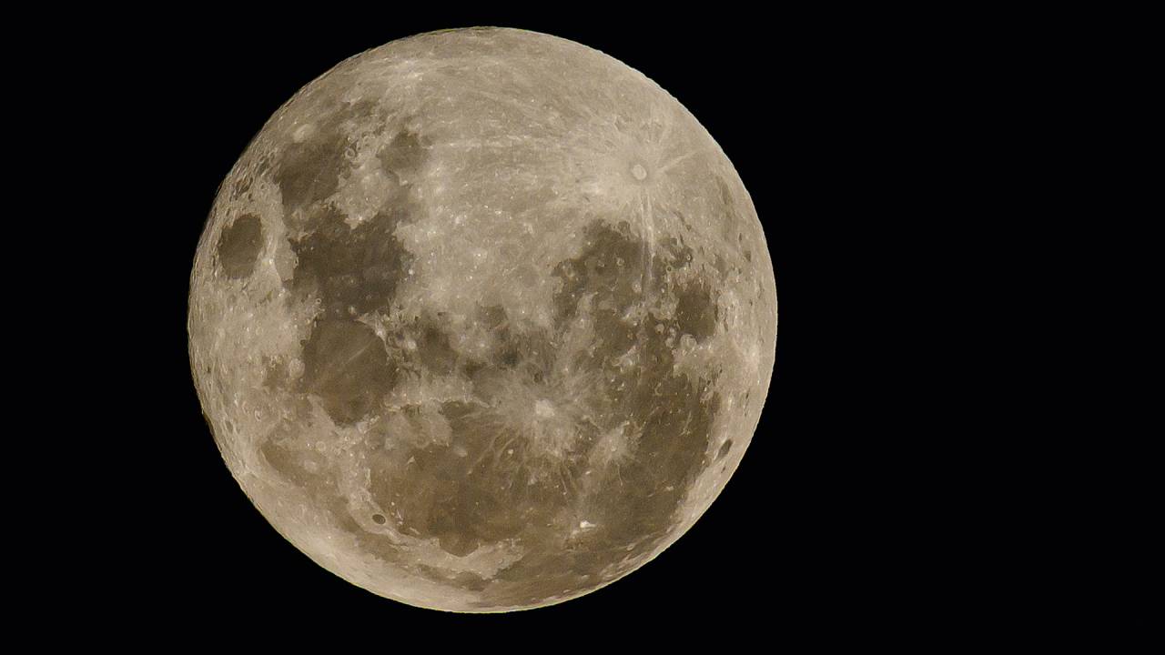 BASE - A grande rocha cinzenta que orbita o nosso planeta: ponto de partida para outras viagens pelo sistema solar