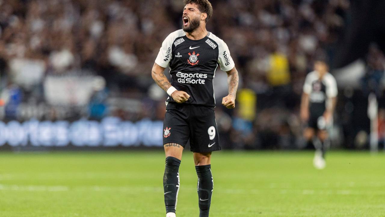 SAO PAULO, BRAZIL - MAY 18: Yuri Alberto Monteiro da Silva of Corinthians celebrates after scoring the team's first goal during a Brasileirao 2025 match between Corinthians and Santos at Neo Quimica Arena on May 18, 2025 in Sao Paulo, Brazil. (Photo by Caique Coufal/Sports Press Photo/Getty Images)