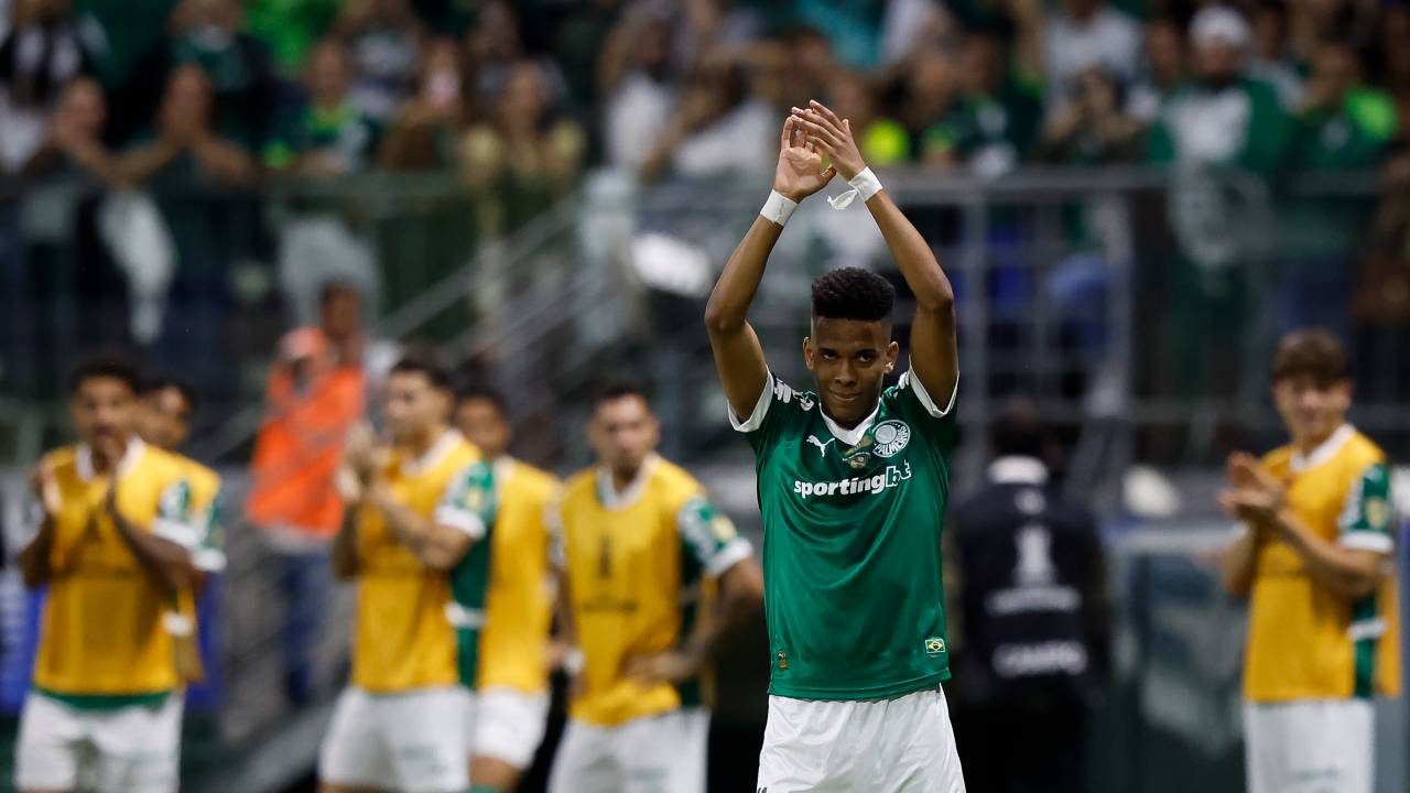 SAO PAULO, BRAZIL - MAY 28: Estevao Willian of Palmeiras reacts after being replaced during the Copa CONMEBOL Libertadores 2025 Group G match between Palmeiras and Sporting Cristal at Allianz Parque on May 28, 2025 in Sao Paulo, Brazil. (Photo by Miguel Schincariol/Getty Images)