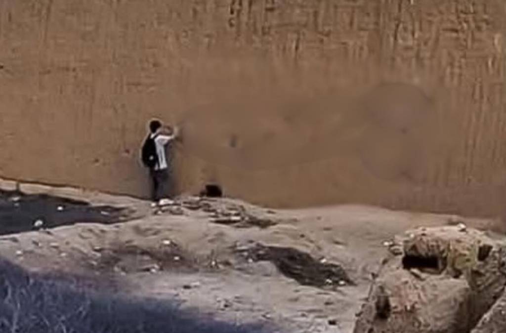 Homem vandaliza com grafite obsceno cidade centenária no Peru, patrimônio da Unesco