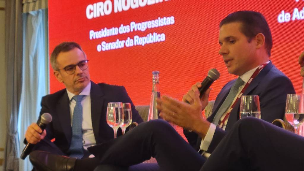“Brasil precisa fazer o dever de casa fiscal”, diz Hugo Motta no Fórum VEJA Insights