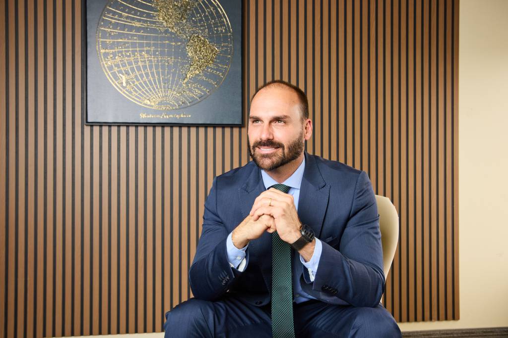 A manobra de aliados para Eduardo Bolsonaro exercer mandato nos EUA