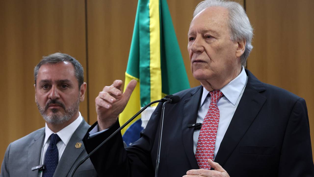 O ministro da Justiça e Segurança Pública, Ricardo Lewandowski, e o diretor-geral da Polícia Federal, Andrei Rodrigues, durante entrevista coletiva