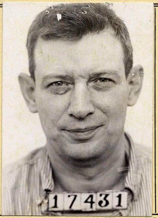 Robert Stroud, O Homem-Pássaro de Alcatraz, prisioneiro de Alcatraz entre 1942 e 1959.
