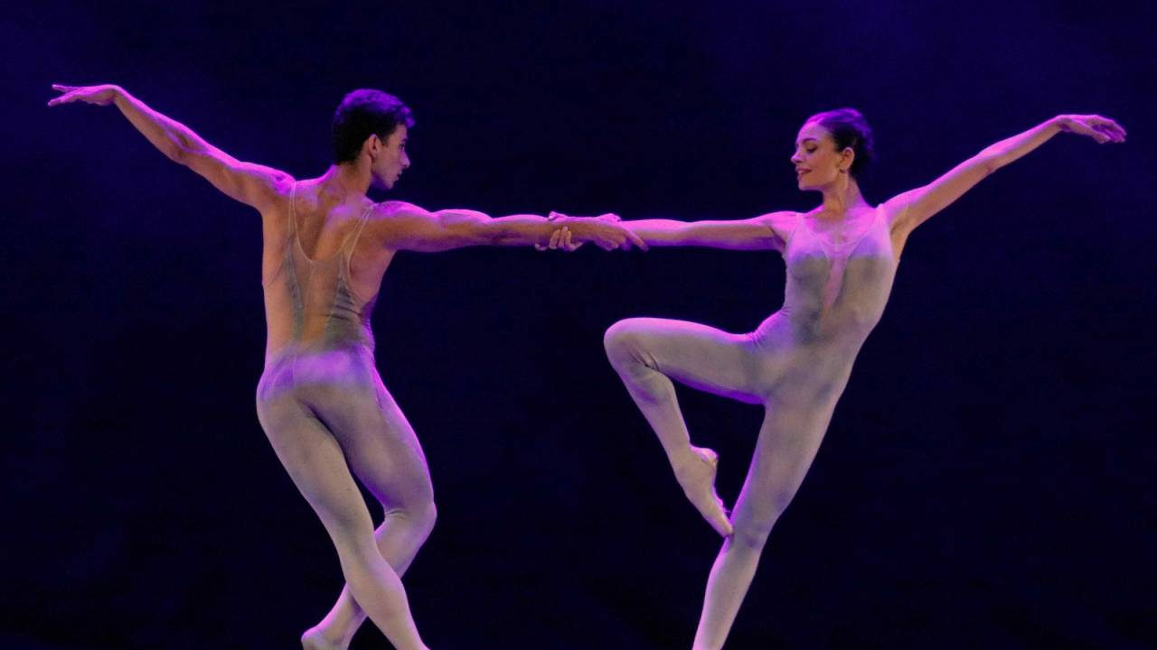 Uma das coreografias dos bailarinos da Companhia de balé Dalal Achcar