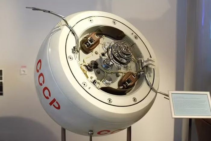 Após 53 anos em órbita, nave espacial da era soviética cai no Oceano Índico