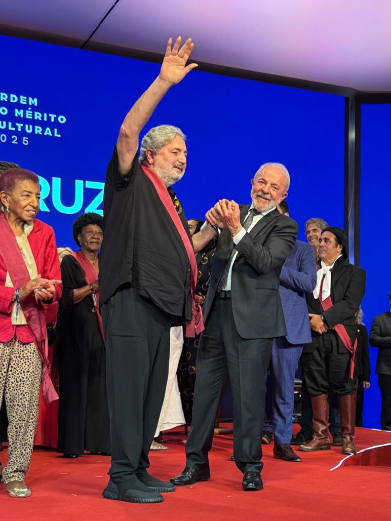 Fundador do Samba do Trabalhador recebe de Lula maior honraria da cultura brasileira