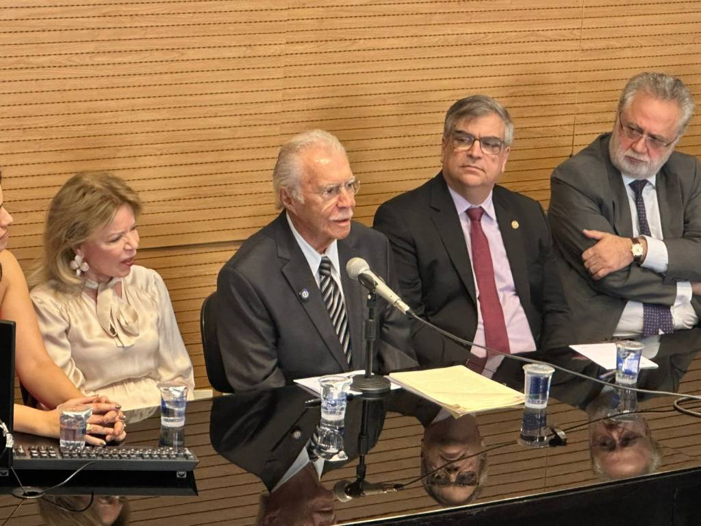 José Sarney critica facilidade em aprovar emendas à Constituição