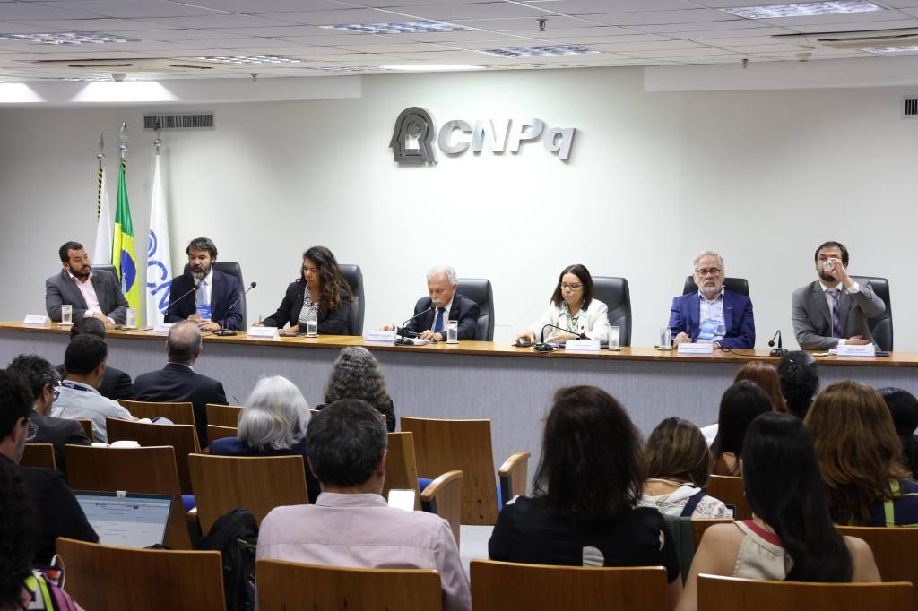 Conferência em Brasília discute combate à desinformação