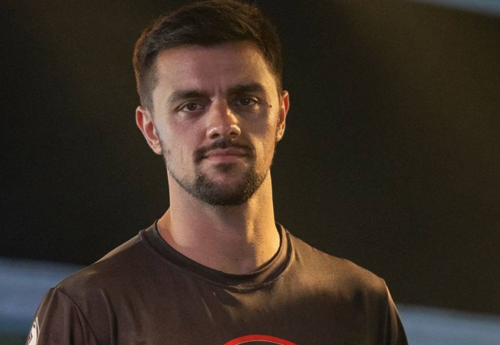 Felipe Simas, da Globo, chama atenção fazendo pregações evangélicas