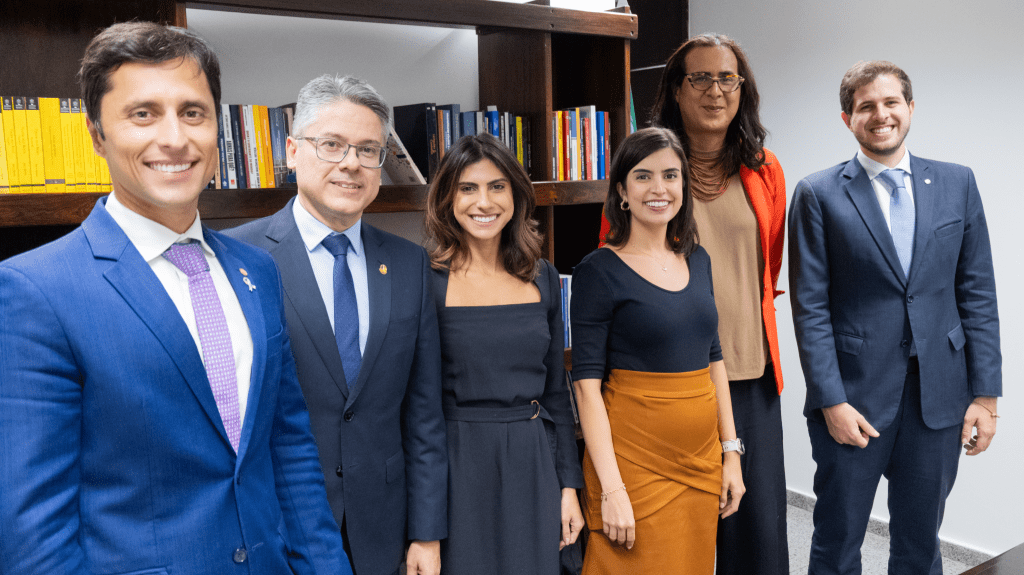 Parlamentares protocolam pacote de projetos para restringir apostas online