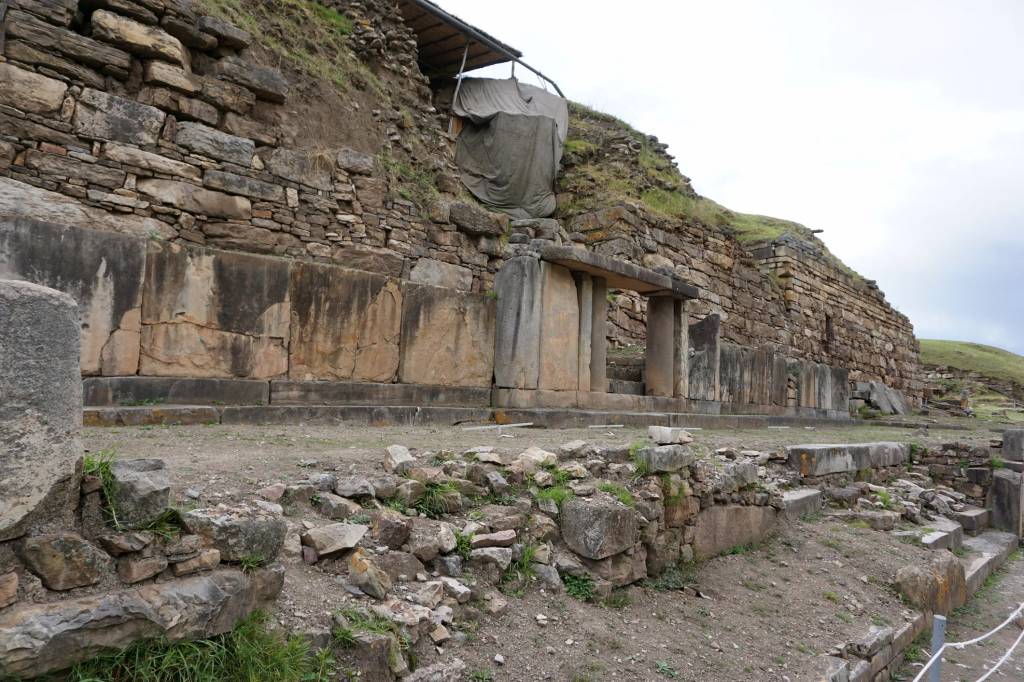 Templo milenar encontrado no Peru revela uso mais antigo de alucinógenos nos Andes