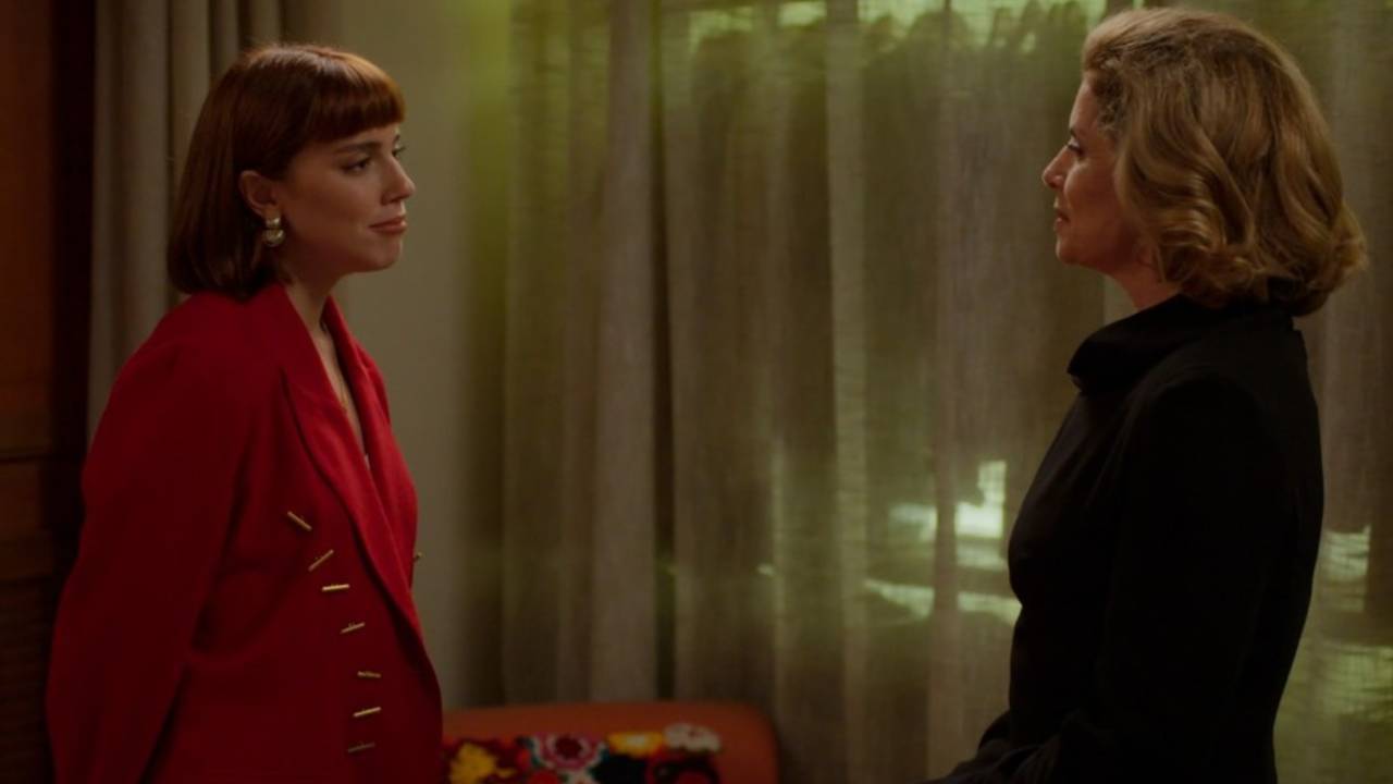 Solange Duprat (Alice Wegmann) e Odete Roitman (Debora Bloch) em cena de 'Vale Tudo'