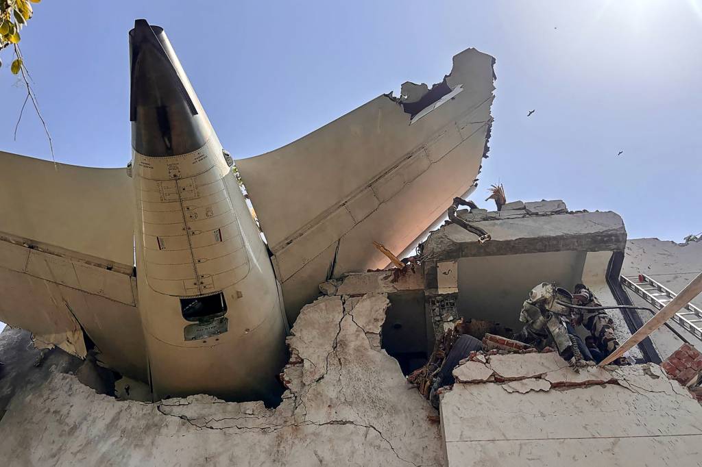 Famílias de vítimas do voo da Air India relatam erro na entrega de corpos