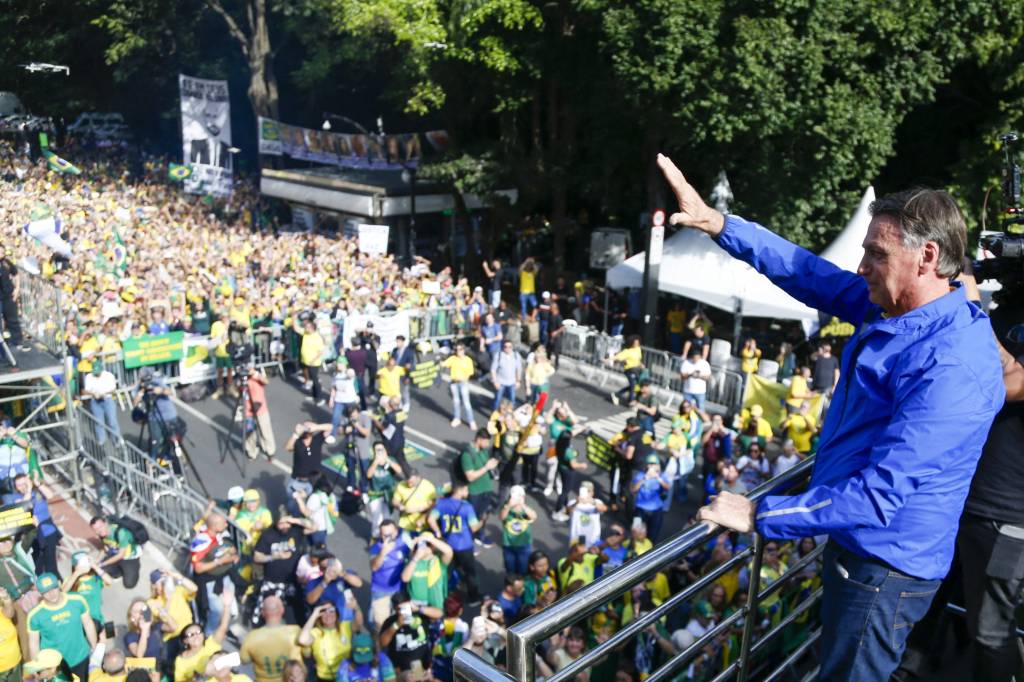 Sem Bolsonaro, bolsonarismo prepara ida às ruas após ações dos EUA