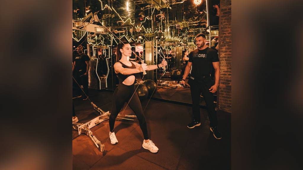 Spa, comida leve à vontade e até hostess: bem-vindo a uma academia seis estrelas