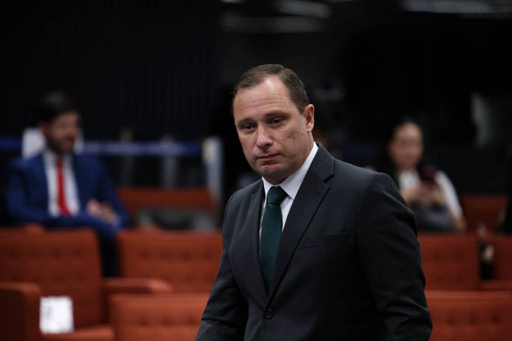 Com aposentadoria, Mauro Cid vai perder ‘porto seguro’ em região militar