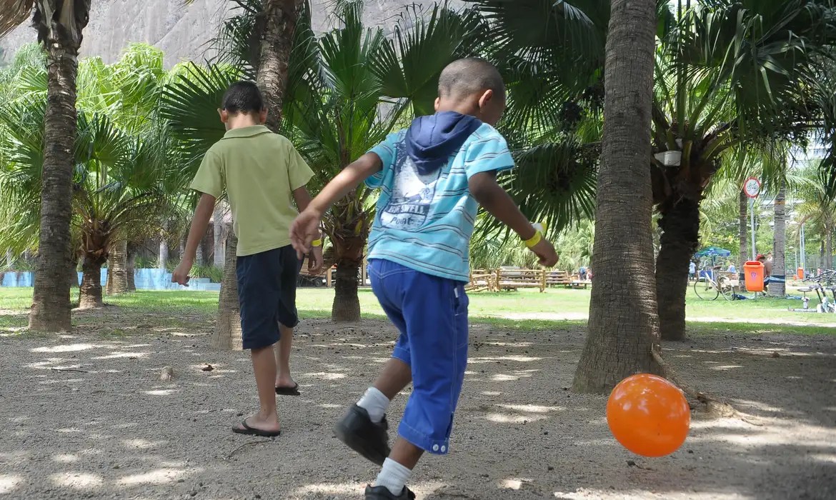 Brasil tem cerca de 35 mil crianças e adolescentes afastados de suas famílias de origem