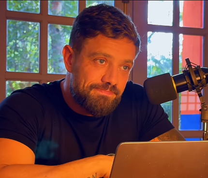 Como Rafael Cardoso foi de queridinho da TV Globo a ímã de polêmicas