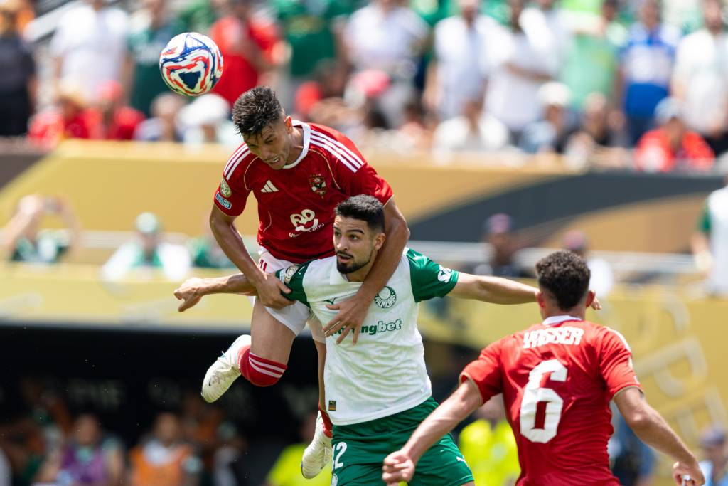Copa do Mundo de Clubes: jogo do Palmeiras é retomado após alerta de tempestade