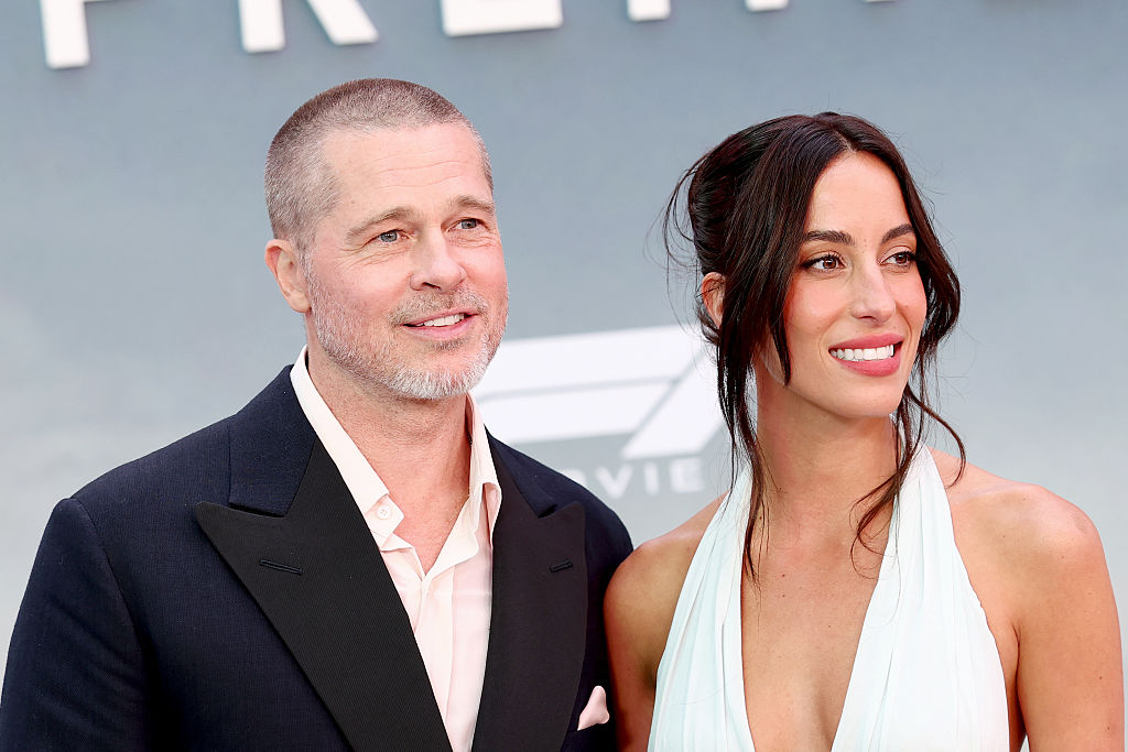 Como o casal Brad Pitt e Ines de Ramon alcançou a pole position de estilo nos últimos dias?