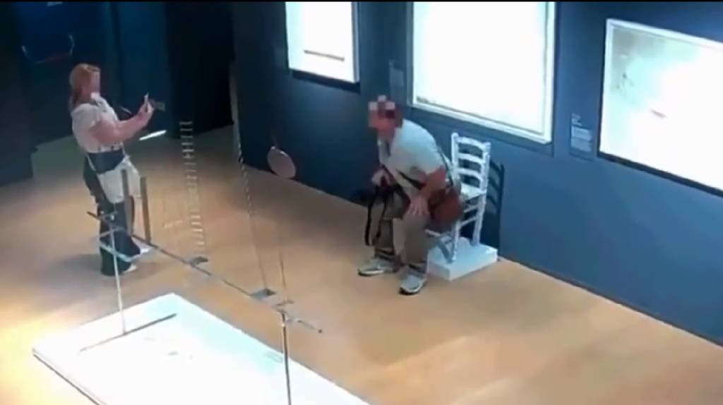 As selfies estão destruindo os museus: especialistas comentam receios