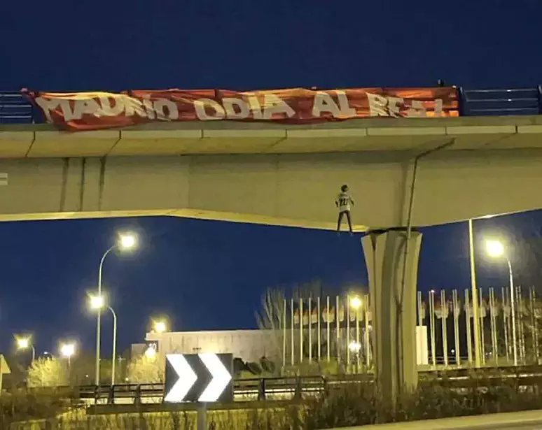 Quatro pessoas são condenadas por crime de ódio com ‘boneco enforcado’ de Vini Jr.