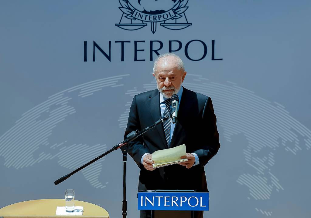 Lula é primeiro presidente brasileiro a visitar a sede da Interpol em Lyon