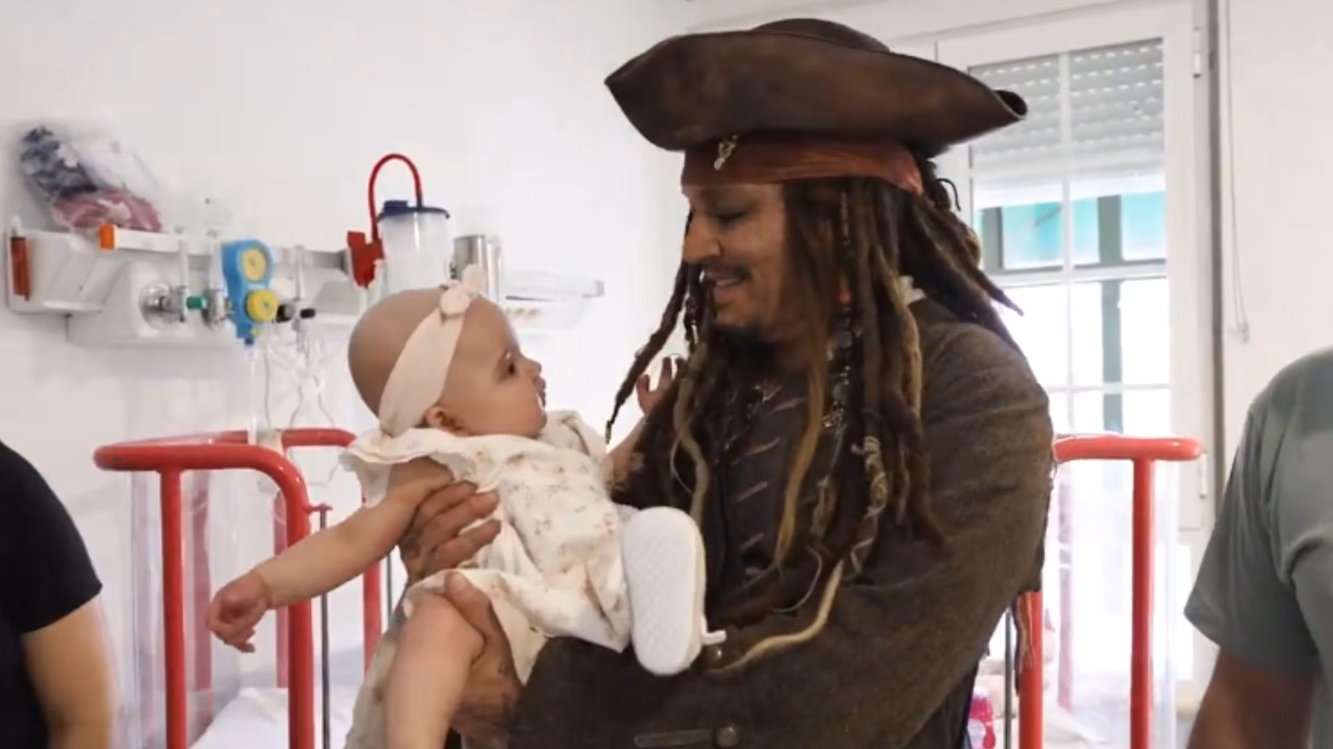 O motivo que levou Johnny Depp reviver Jack Sparrow fora do cinema