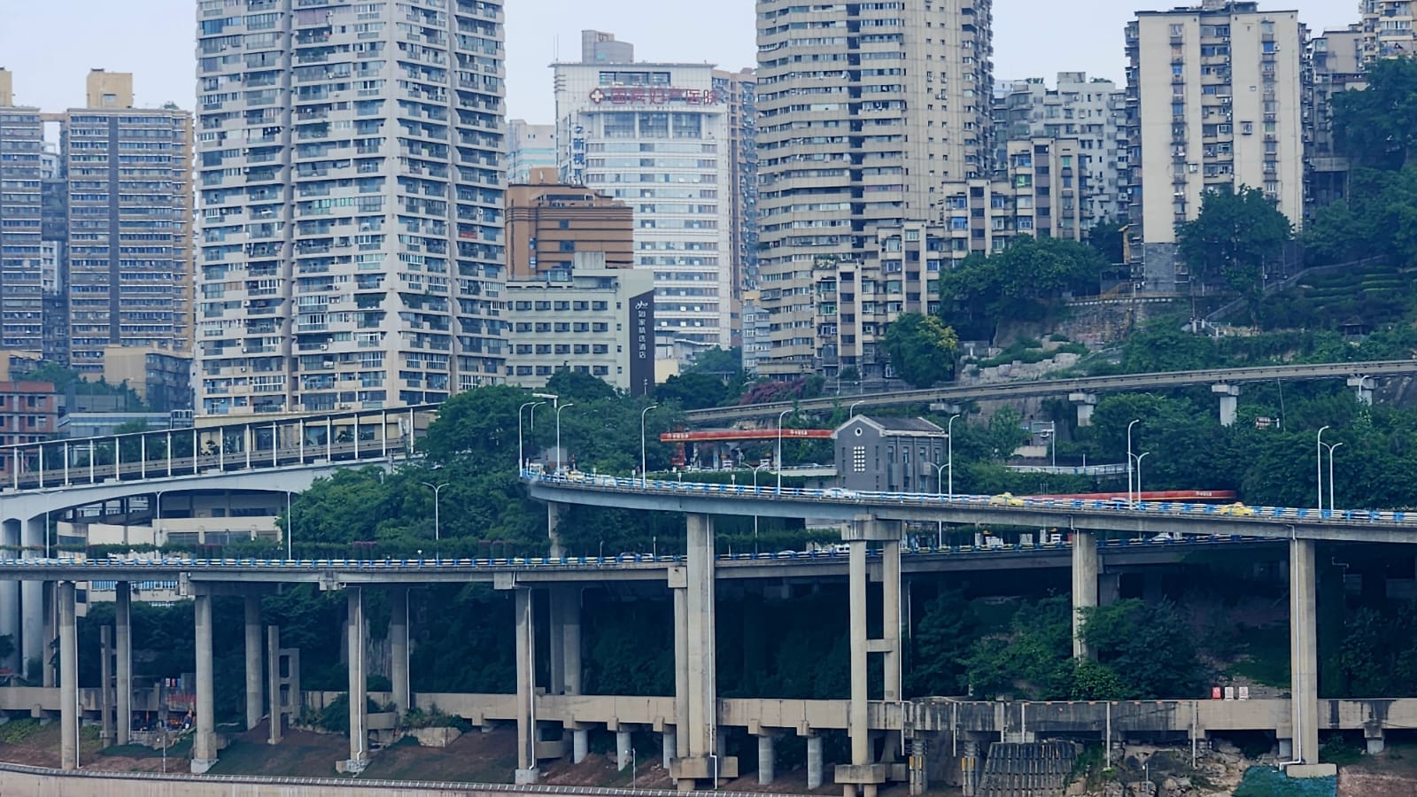 Nas alturas: Chongqing conta com 20 000 pontes e viadutos para manter seu tr&acirc;nsito fluindo