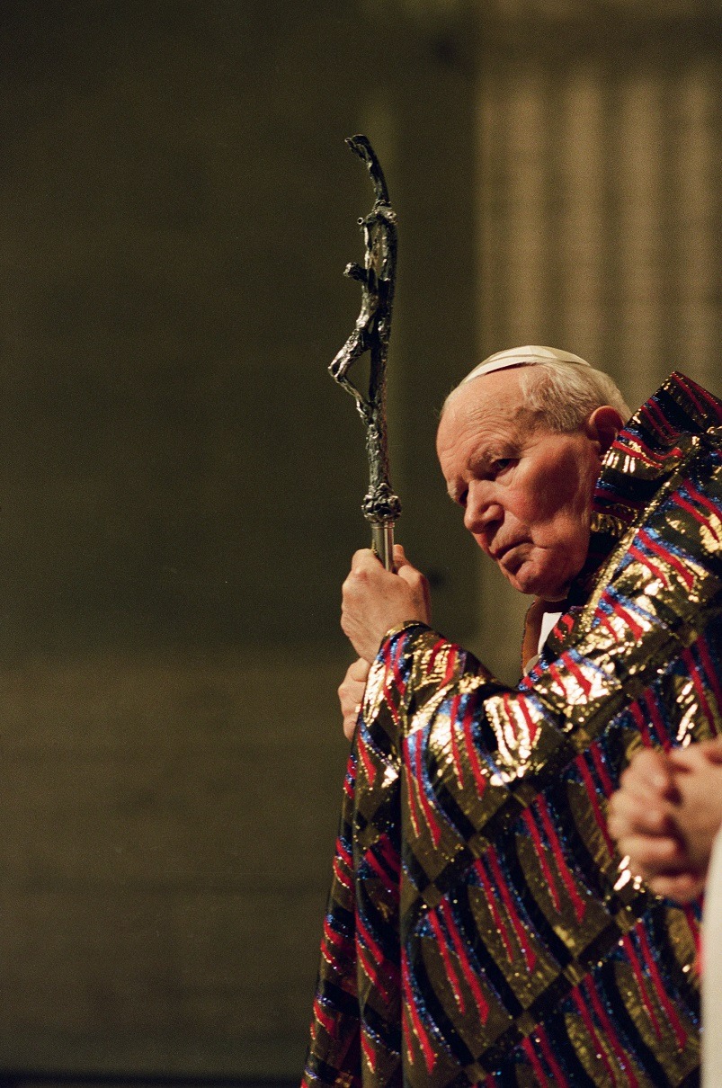 Veste do papa João Paulo II será exposta na cidade de Prato