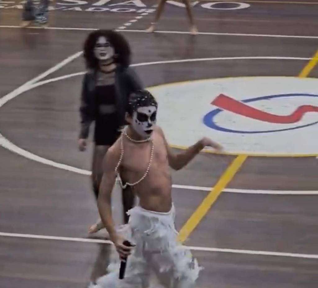 Jovem que viralizou como Ney Matogrosso irá desfilar no carnaval do Rio