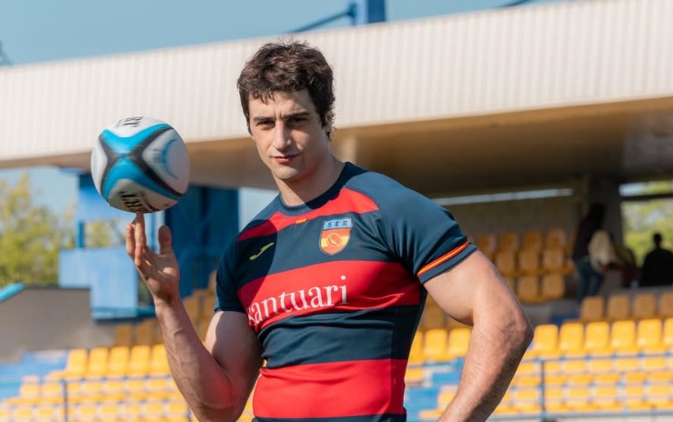 O ator de ‘Olympo’ que representa bandeira LGBT+ dentro e fora da série