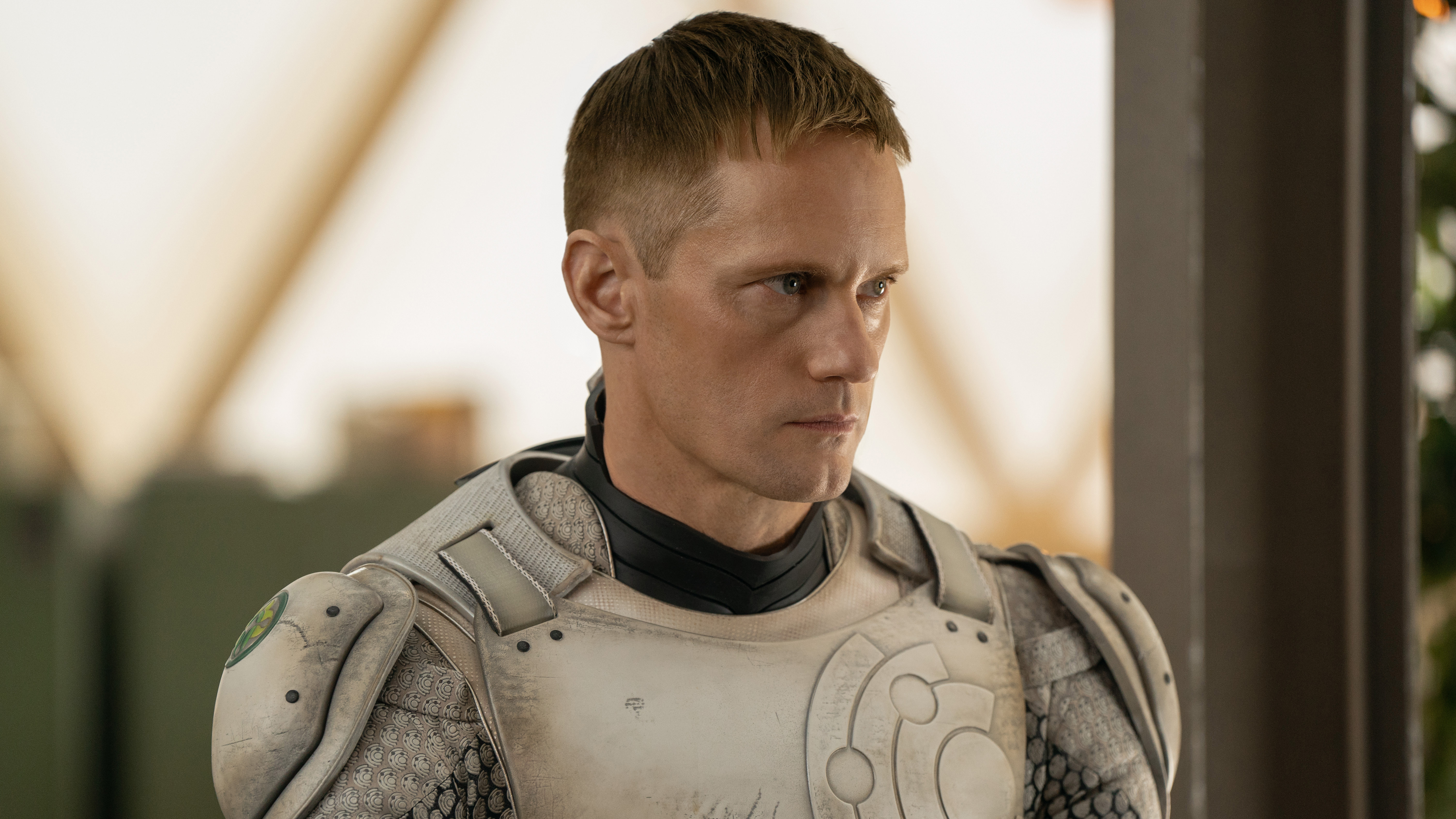 Alexander Skarsgård fala a VEJA sobre ‘Murderbot’ e do clã sueco
