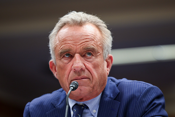 Antivacina, Robert Kennedy Jr. demite todos do comitê sobre imunizantes nos EUA