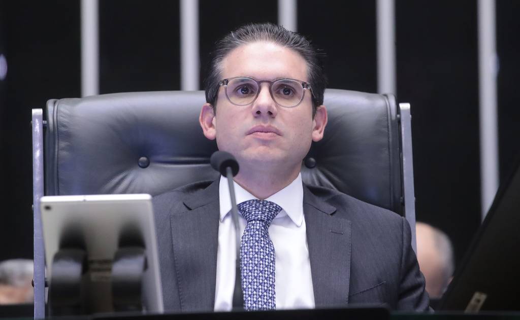 Aposta de Hugo Motta, reforma administrativa terá três propostas